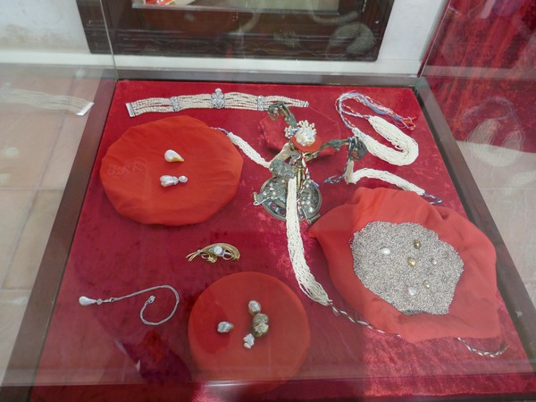 תכשיטים עתיקים במוזיאון התרבויות, טיול לדובאי. Crossroad of Civilizations Museum Dubai
