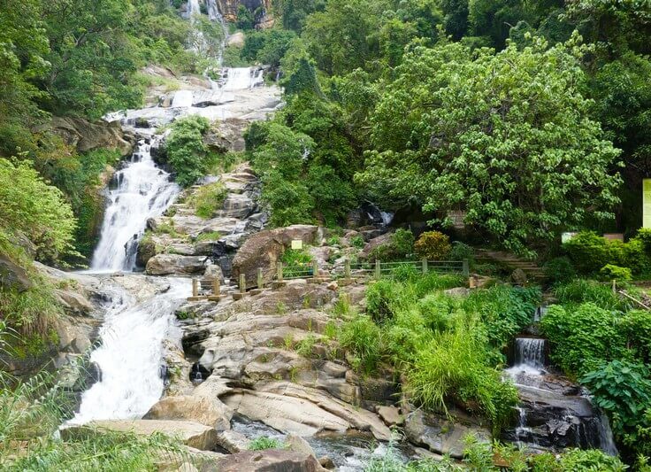 Ella Sri Lanka mountain views – one of the best places to explore in the country. מפלי rawana באלה – טבע מרשים למי שמטייל בסרי לנקה.
