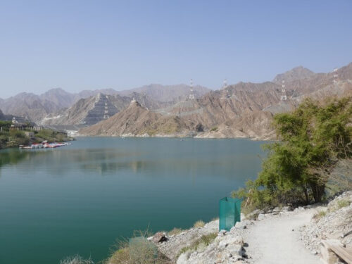 fujairah, אגם מלאכותי, סכר ואדי סאפד - Wadi Safad Main Dam. באגם היפיפה אפשר להנות משחיה ושייט בסירות