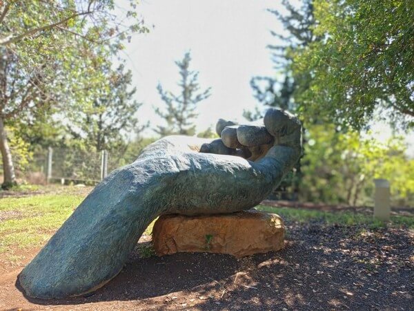 פסלים בפארק המחצבות בגליל. טיולים מיוחדים בצפון הארץ