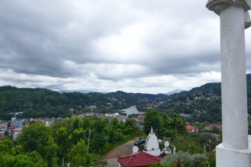 אגם קנדי המפורסם – Kandy Sri Lanka scenery למטיילים, Famous Kandy lake