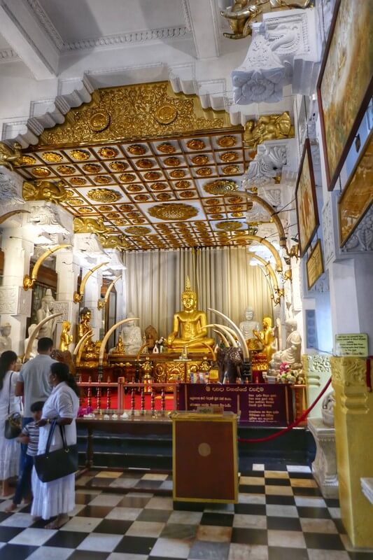 Temple of the Tooth in Kandy – sri lanka tours and culture highlights