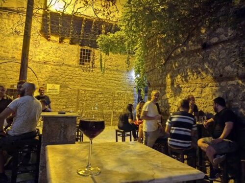 המלצה לטיול ערב, לשבת באחד הברים שבין הסמטאות של העיר וריה. לינה בוריה כדאי למצוא קרוב למרכז העיר